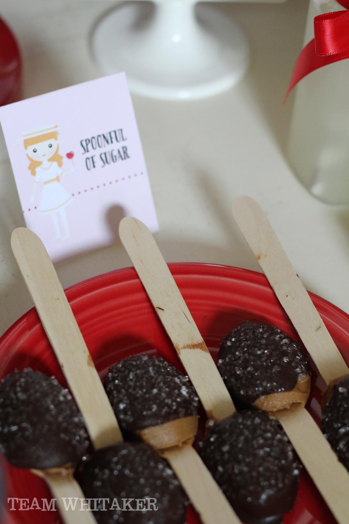 Looking for the perfect birthday theme for your one-year-old daughter? Enter Mary Poppins! This lovely party includes party food, simple DIY decor and crafts, party favors, invitation printables and a shirt that's simply spit spot. You'll wink, do a double blink and fall right back in love with Mary Poppins!