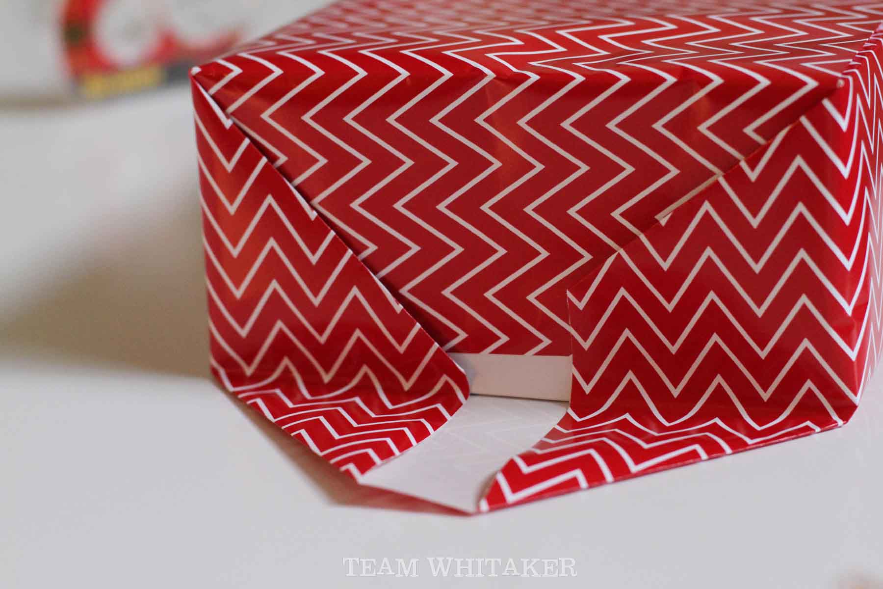 Love to wrap presents for Christmas, birthdays or other celebrations? This easy pictorial step-by-step guide will make you look like a pro!